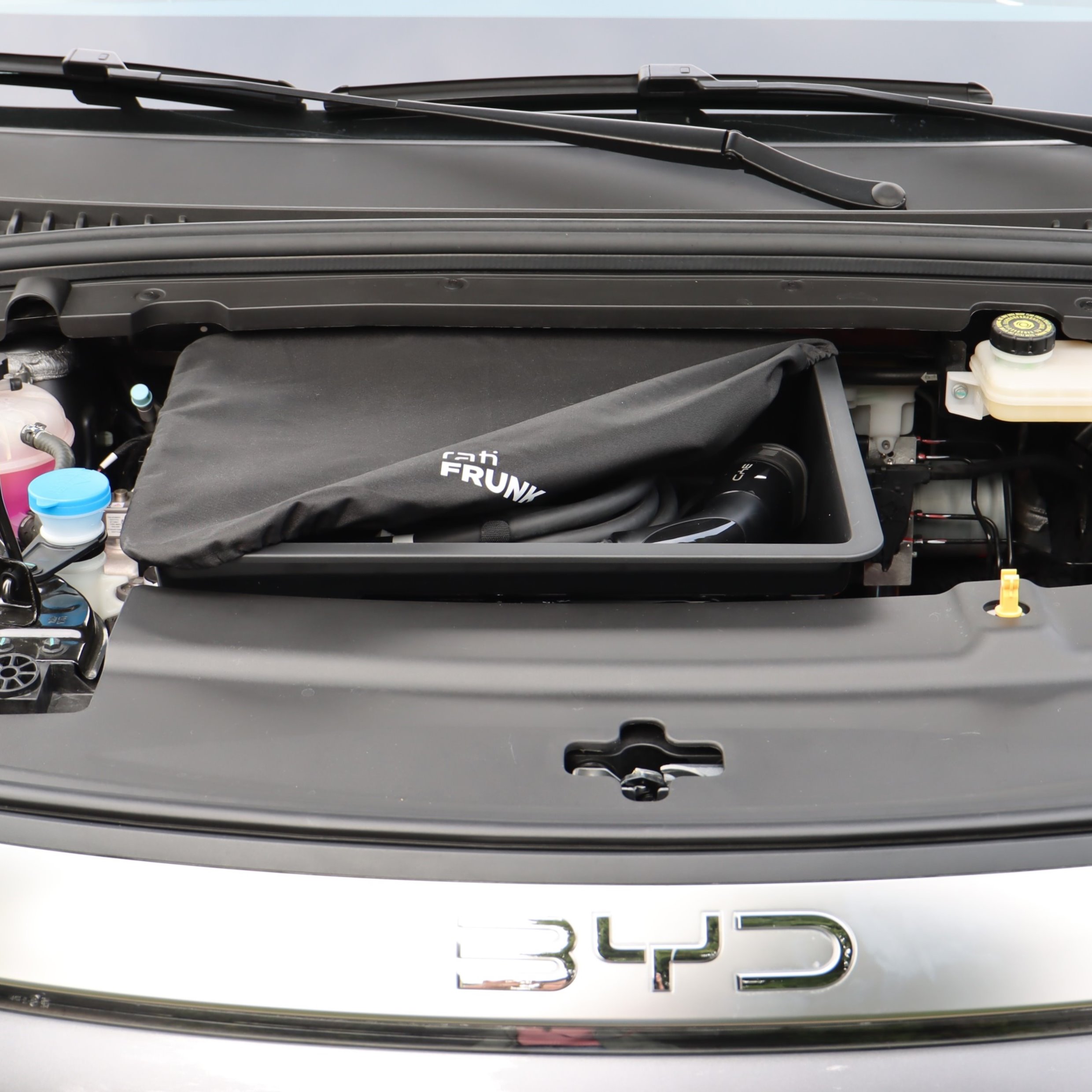 Novità per BYD Atto 3: vano portaoggetti anteriore